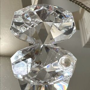 Swarovski Crystal Clam Shell with Pearl Accent-large. Box included.
